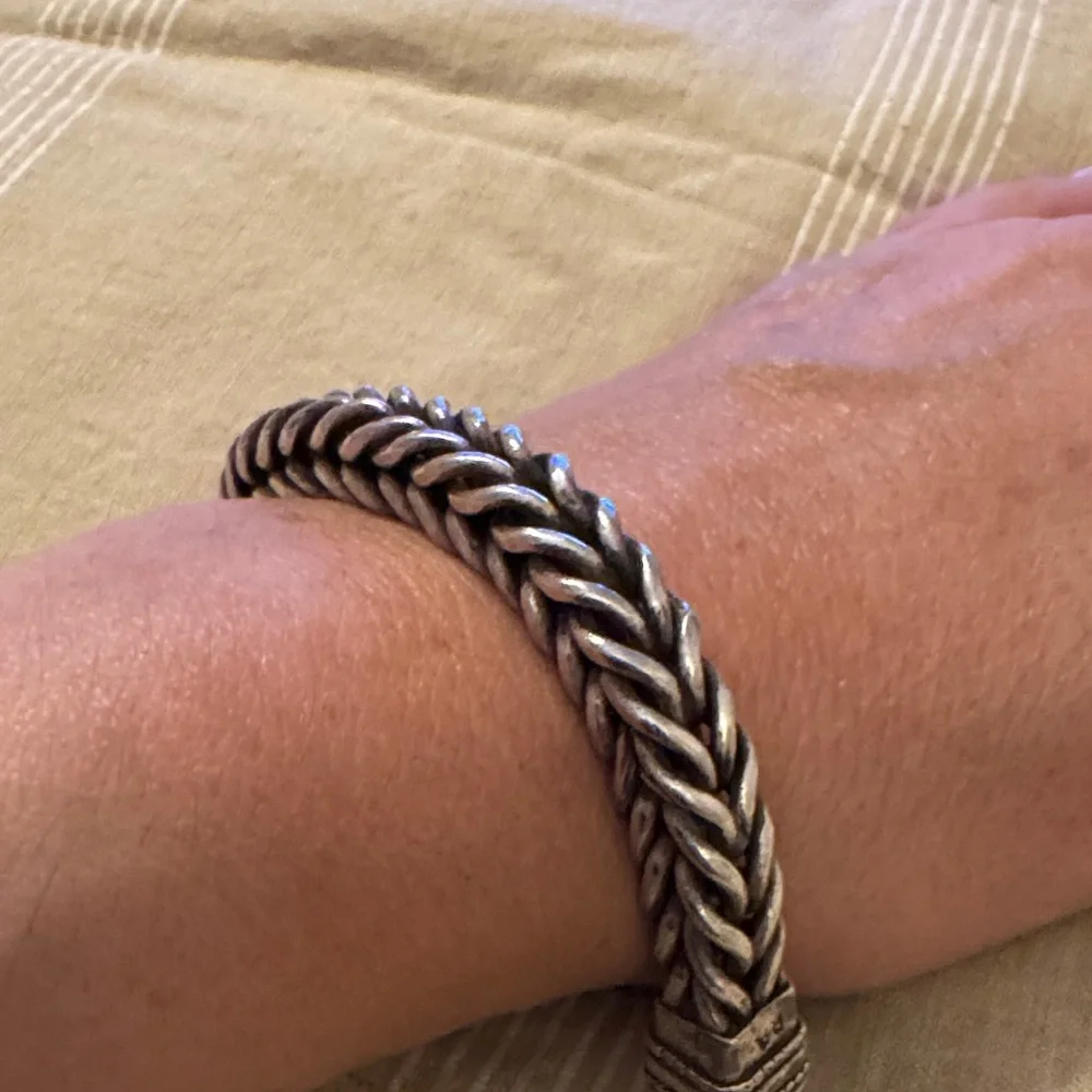 Elegant Silver Women's Bracelet - Picture 3 of 12